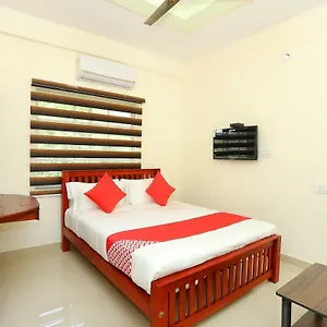 Oyo 37302 White Cort 3*, Kochi India